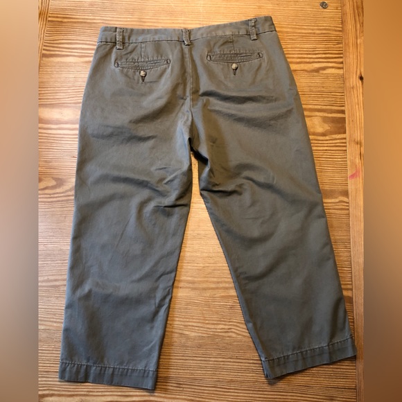 GAP ladies size 10 cropped khakis. - Picture 4 of 6